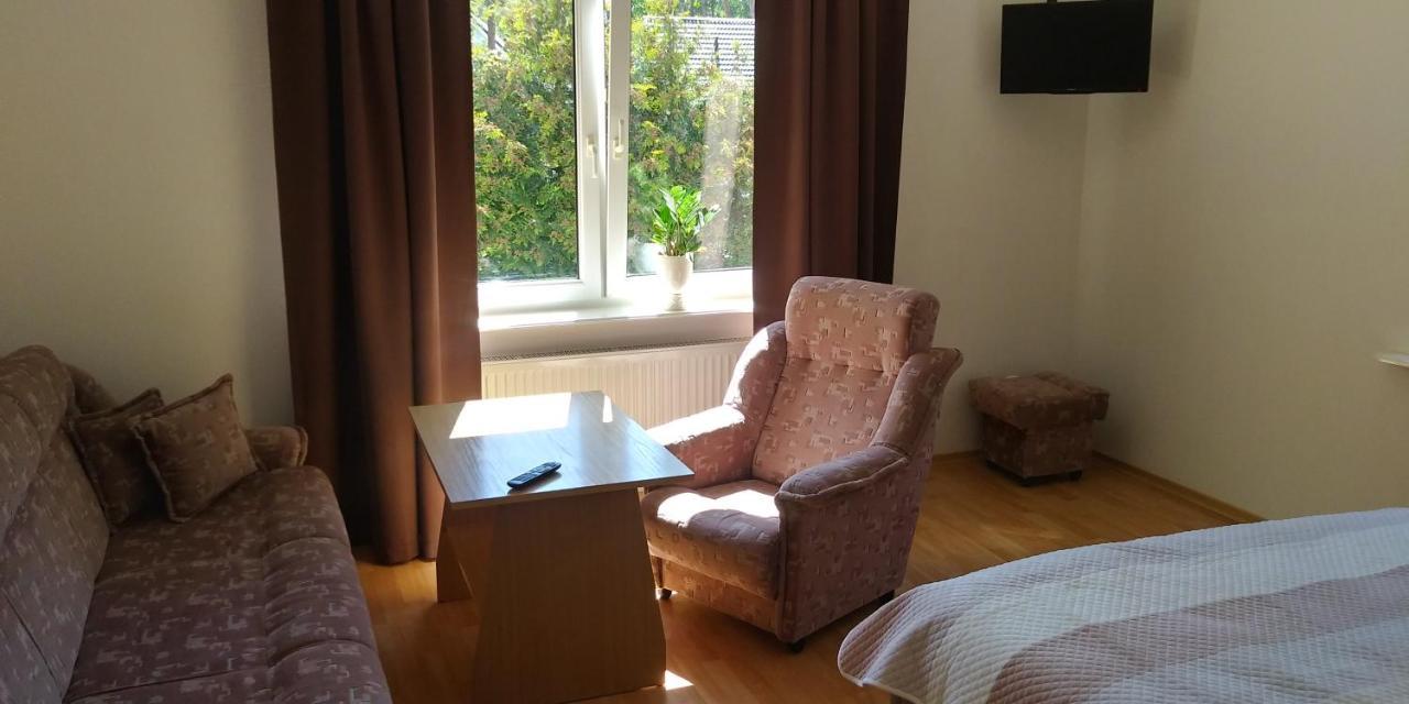 Dom Goscinny Przy Lesie Homestay *